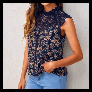 💕Guipure Lace Insert Ditsy Floral Top NEW💕
